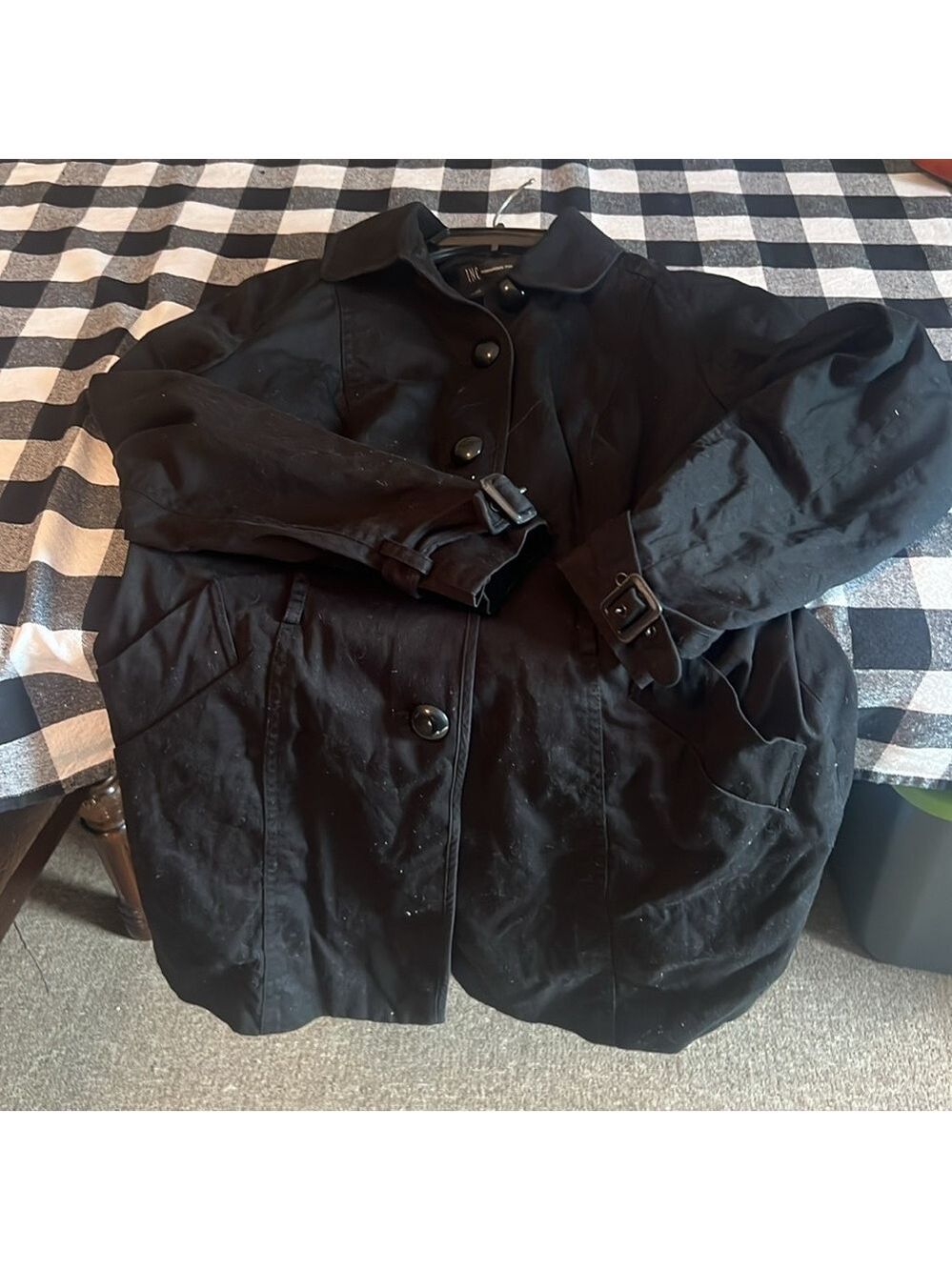 A woman coat - Picture 5 of 5